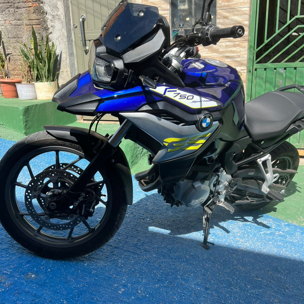 AÇÃOZINHA DA BMW F750